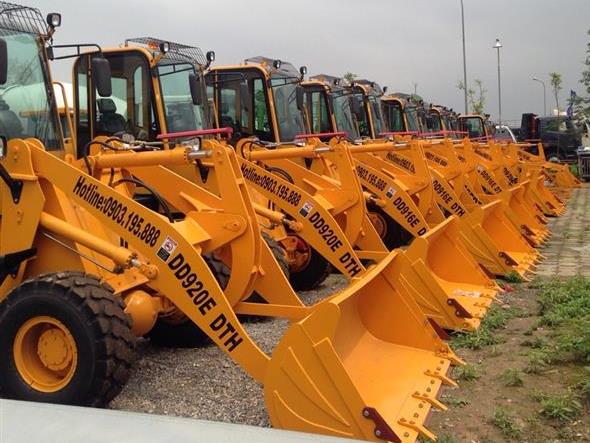Cạnh tranh không lợi nhuận giữa các nhà cung cấp máy xúc lật